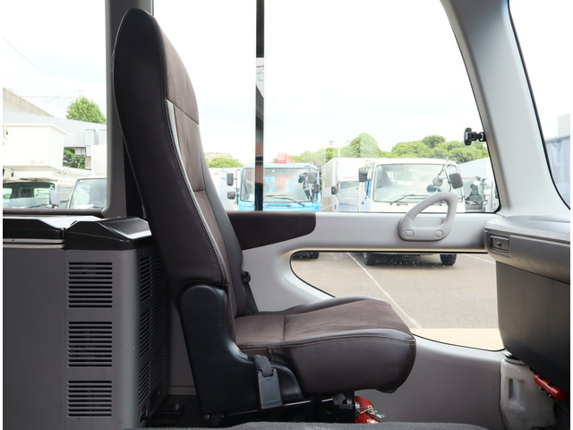 T17700084