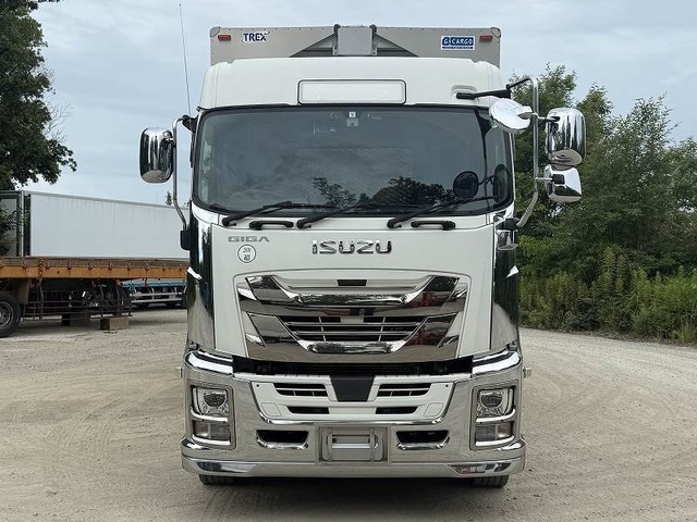 ISUZU GIGA 2020
