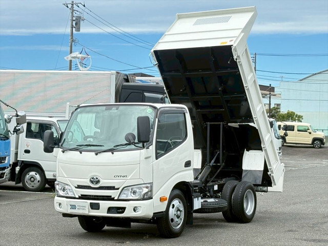 TOYOTA DYNA 2025