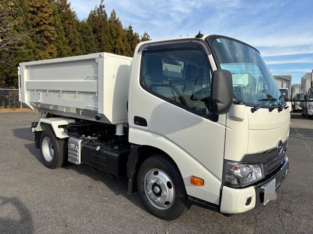 HINO DUTRO 2024