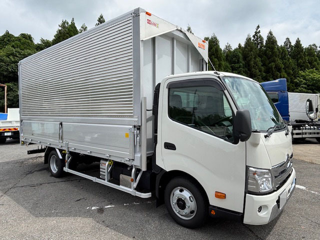 HINO DUTRO 2024