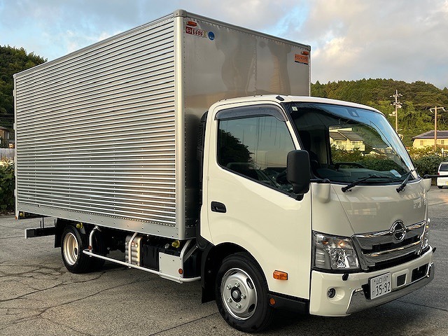 HINO DUTRO 2024