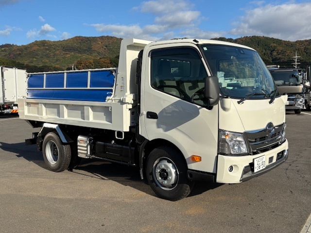 HINO DUTRO 2024