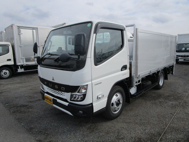 MITSUBISHI CANTER GUTS 2025