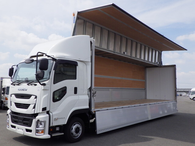 ISUZU GIGA 2023