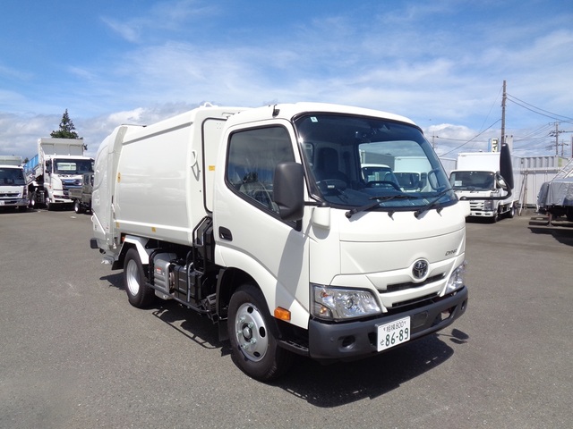 TOYOTA DYNA 2025