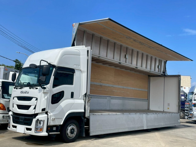 ISUZU GIGA 2023