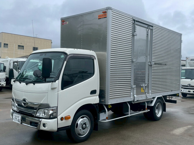 HINO DUTRO 2024