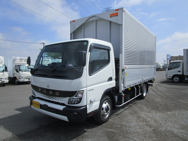 MITSUBISHI CANTER GUTS 2025